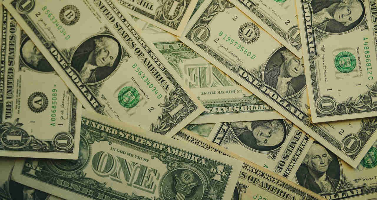 Fed Corta Juros: Dólar (DXY) Sinais de Reversão Altista com Dragonfly Doji, Bitcoin e Ether em Testes Críticos