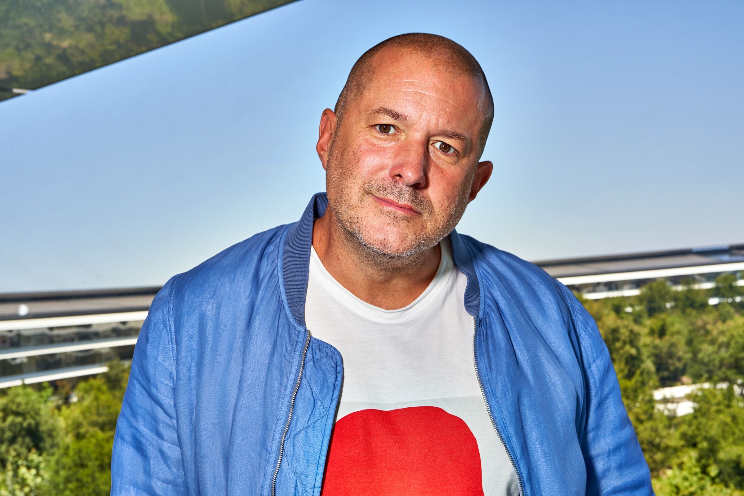 Jony Ive: Do iPhone à IA, a Jornada do Designer Icônico com a OpenAI