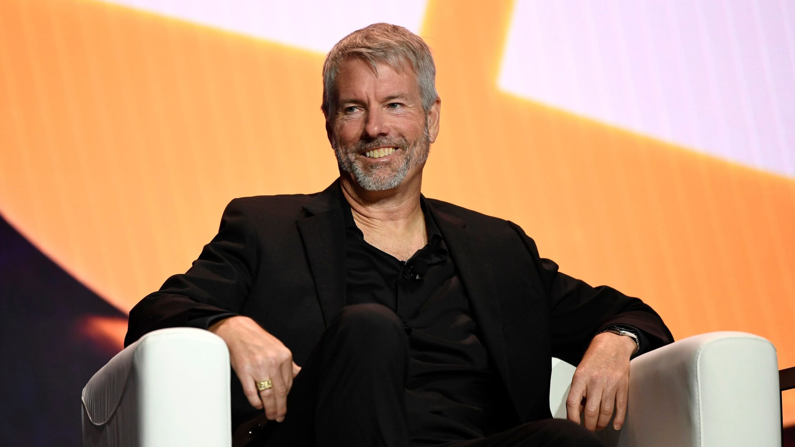 Michael Saylor Reativa “Public BTC Tracker”: Strategy Atinge US$ 70 Bilhões em Bitcoin e Futuro Promissor com Metas de US$ 151.000 e US$ 300.000