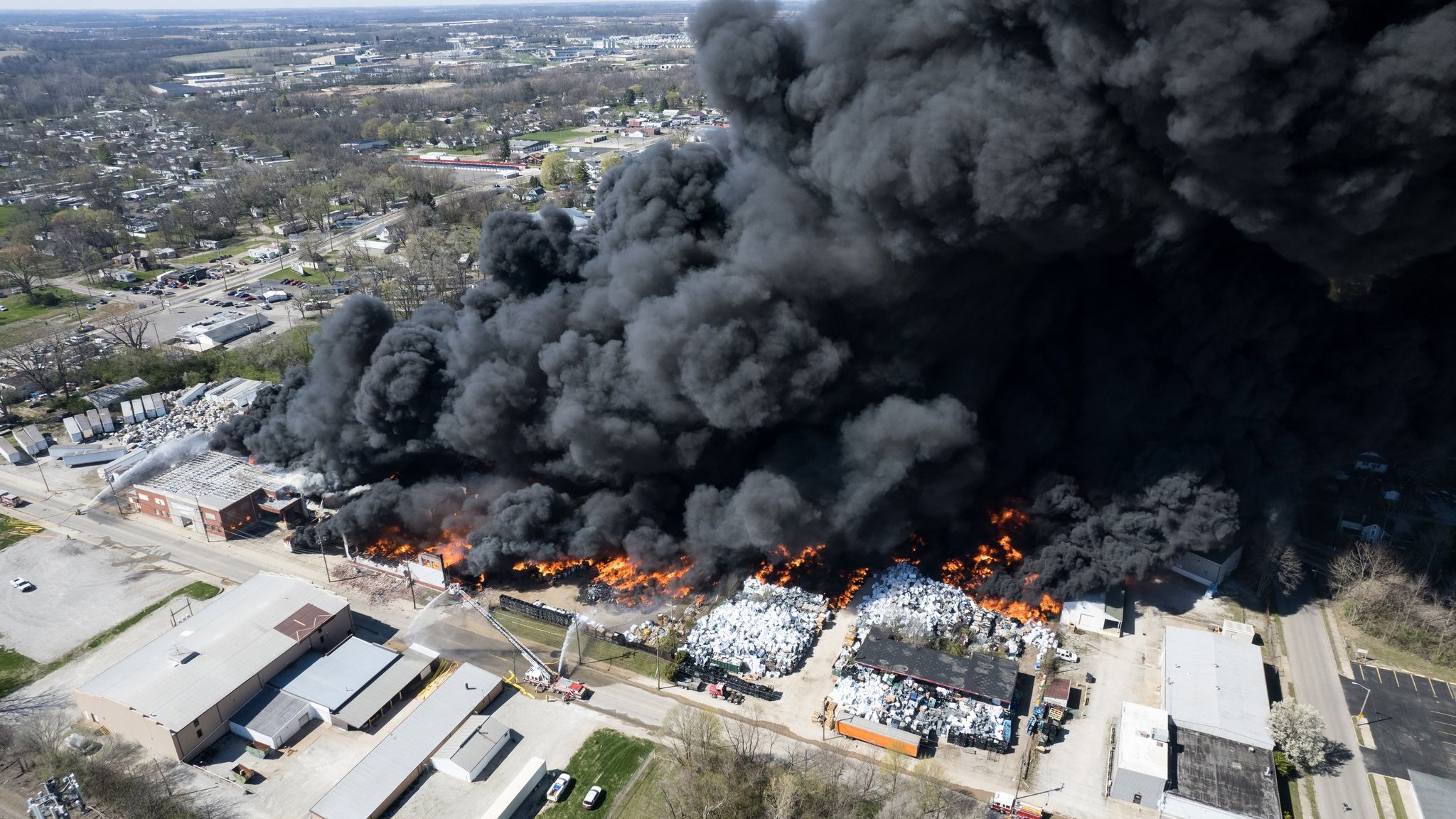 Explosão em Fábrica de Explosivos no Tennessee: Vítimas, Causa e Investigação Detalhada